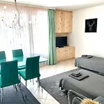 Apartamento Gian - Close To The Kongresshaus, The Ice Hockey Stadium, Cross-country Skiing, The Eau-la-la Indoor Pool And Wellness, Large Supermarket, 2 Bus Stops, With An Indoor Garage And Fully Equipped