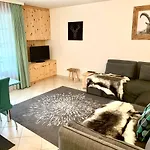 Gian - Close To The Kongresshaus, The Ice Hockey Stadium, Cross-country Skiing, The Eau-la-la Indoor Pool And Wellness, Large Supermarket, 2 Bus Stops, With An Indoor Garage And Fully Equipped Apartamento