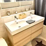 Gian - Close To The Kongresshaus, The Ice Hockey Stadium, Cross-country Skiing, The Eau-la-la Indoor Pool And Wellness, Large Supermarket, 2 Bus Stops, With An Indoor Garage And Fully Equipped Apartamento Davos