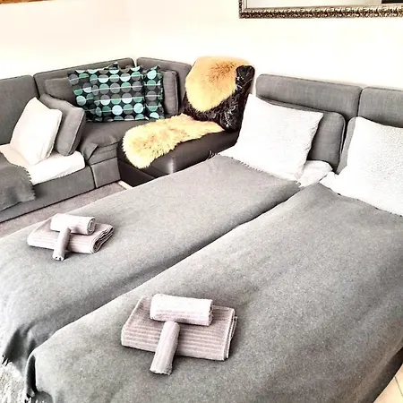 Apartamento Gian - Close To The Kongresshaus, The Ice Hockey Stadium, Cross-country Skiing, The Eau-la-la Indoor Pool And Wellness, Large Supermarket, 2 Bus Stops, With An Indoor Garage And Fully Equipped Davos