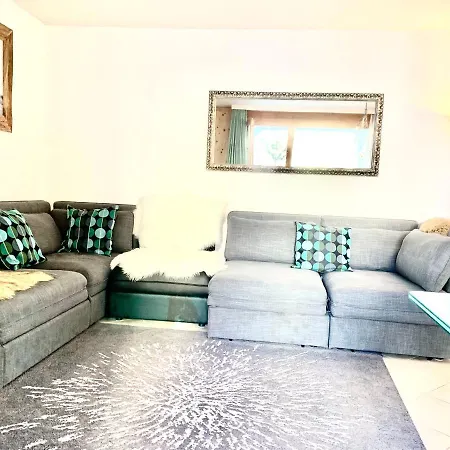 아파트 Gian - Close To The Kongresshaus, The Ice Hockey Stadium, Cross-country Skiing, The Eau-la-la Indoor Pool And Wellness, Large Supermarket, 2 Bus Stops, With An Indoor Garage And Fully Equipped