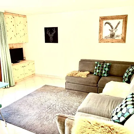 Gian - Close To The Kongresshaus, The Ice Hockey Stadium, Cross-country Skiing, The Eau-la-la Indoor Pool And Wellness, Large Supermarket, 2 Bus Stops, With An Indoor Garage And Fully Equipped * Davos