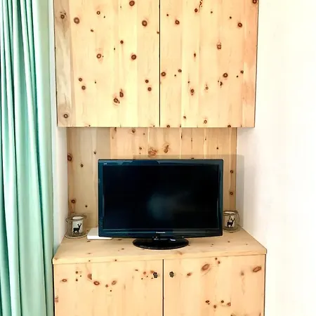 Gian - Close To The Kongresshaus, The Ice Hockey Stadium, Cross-country Skiing, The Eau-la-la Indoor Pool And Wellness, Large Supermarket, 2 Bus Stops, With An Indoor Garage And Fully Equipped Lägenhet