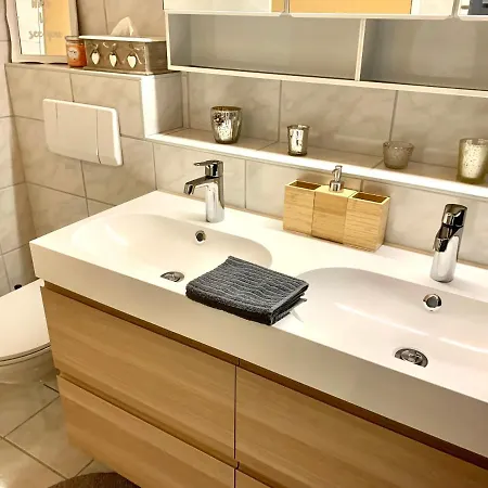 Gian - Close To The Kongresshaus, The Ice Hockey Stadium, Cross-country Skiing, The Eau-la-la Indoor Pool And Wellness, Large Supermarket, 2 Bus Stops, With An Indoor Garage And Fully Equipped Lägenhet