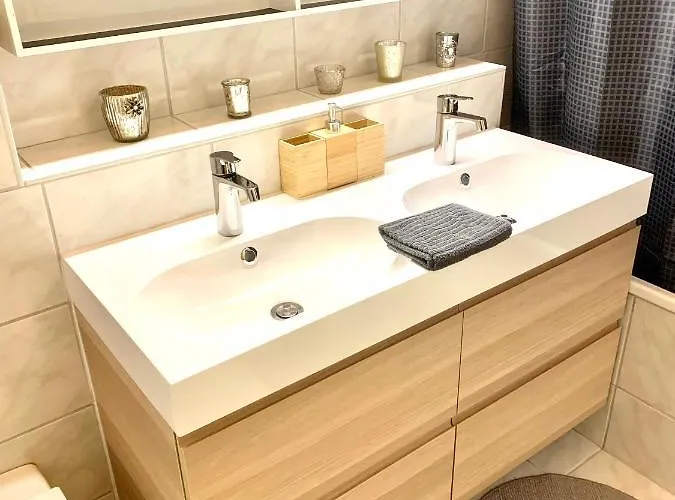 Gian - Close To The Kongresshaus, The Ice Hockey Stadium, Cross-country Skiing, The Eau-la-la Indoor Pool And Wellness, Large Supermarket, 2 Bus Stops, With An Indoor Garage And Fully Equipped Apartamento Davos