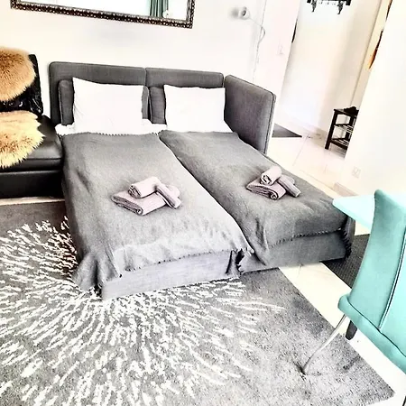 Gian - Close To The Kongresshaus, The Ice Hockey Stadium, Cross-country Skiing, The Eau-la-la Indoor Pool And Wellness, Large Supermarket, 2 Bus Stops, With An Indoor Garage And Fully Equipped * Davos