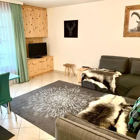 Gian - Close To The Kongresshaus, The Ice Hockey Stadium, Cross-country Skiing, The Eau-la-la Indoor Pool And Wellness, Large Supermarket, 2 Bus Stops, With An Indoor Garage And Fully Equipped Apartment