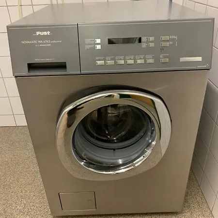 Gian - Close To The Kongresshaus, The Ice Hockey Stadium, Cross-country Skiing, The Eau-la-la Indoor Pool And Wellness, Large Supermarket, 2 Bus Stops, With An Indoor Garage And Fully Equipped Apartment Davos