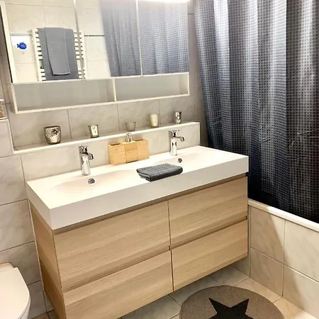 Gian - Close To The Kongresshaus, The Ice Hockey Stadium, Cross-country Skiing, The Eau-la-la Indoor Pool And Wellness, Large Supermarket, 2 Bus Stops, With An Indoor Garage And Fully Equipped דאבוס